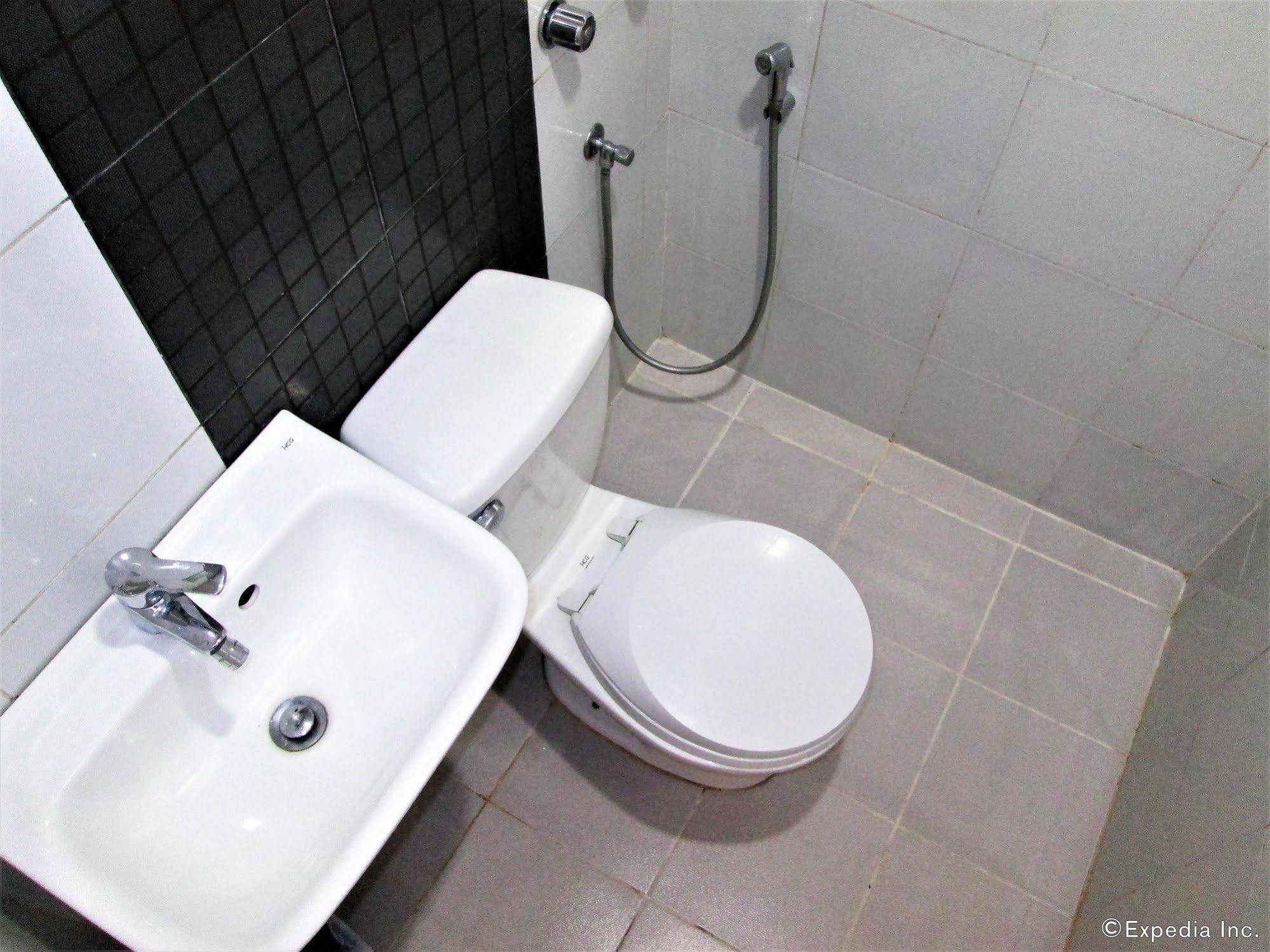 G-Galyx Inn Hotel Кагаян де Оро Екстериор снимка
